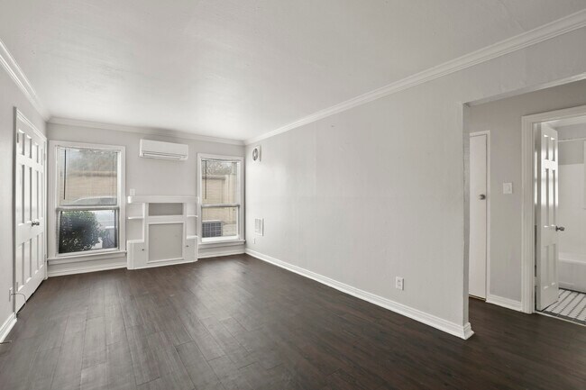 Building Photo - 4534 University Blvd