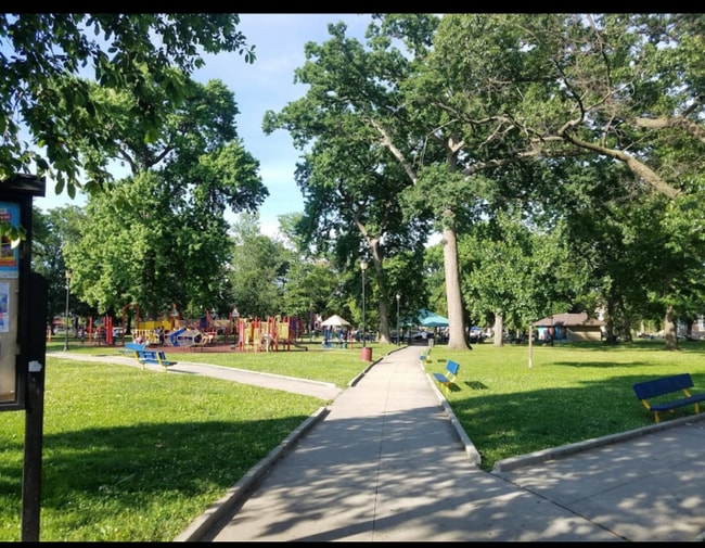 Building Photo - 5123 Pine St