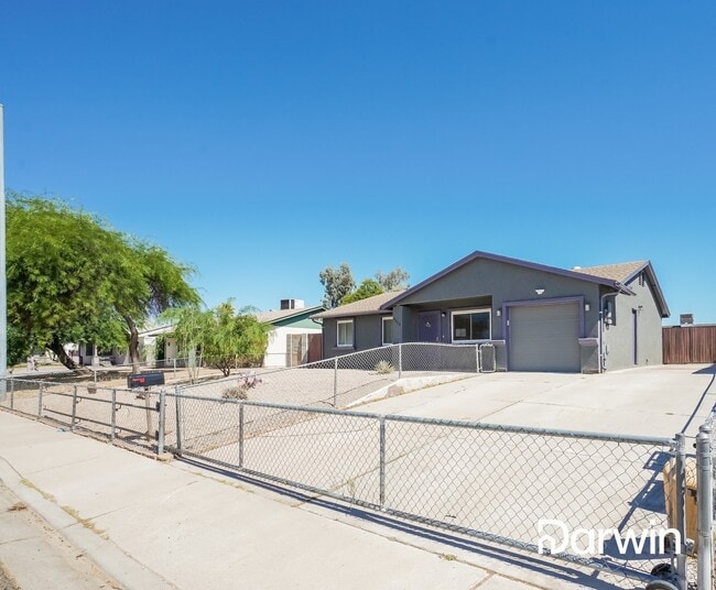 Building Photo - 3220 W Grovers Ave