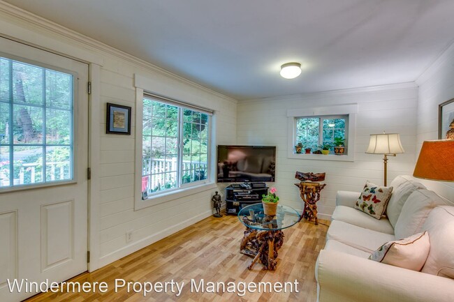 Building Photo - 2 br, 1 bath House - 9331 NE Midway