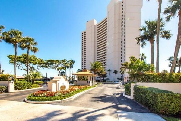 Primary Photo - 5200 N Flagler Dr
