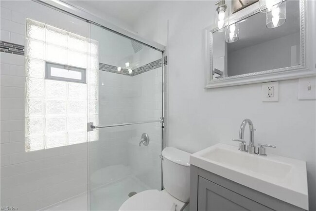 Foto del edificio - 3306 E Overlook Rd
