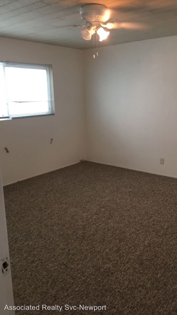 Foto del edificio - 213 E Balboa Blvd