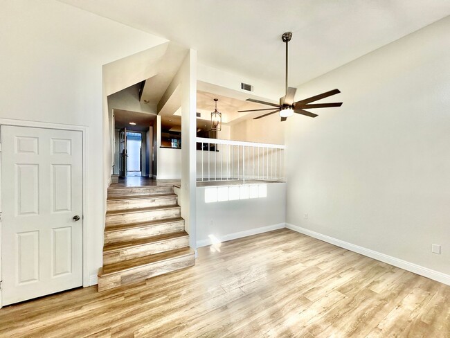 Foto del edificio - Amazing 2B/2.5BA townhome with bonus loft ...