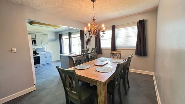 Dining area - 2025 S Ocean Dr