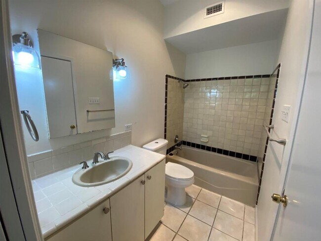 Foto del edificio - 409 E 38th St