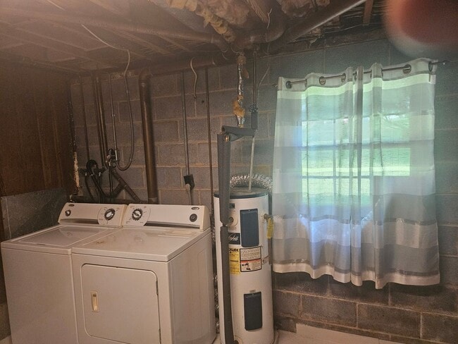 Building Photo - 2147 Jamestown Rd