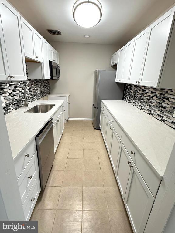 Foto del edificio - 10725 West Dr