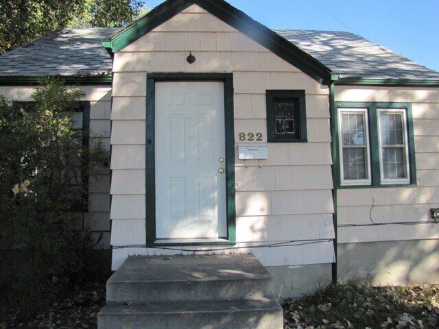 Primary Photo - 822 W Pershing Blvd