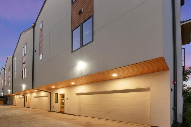 Building Photo - 2723 Kimsey Dr