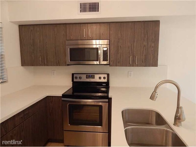 Building Photo - 3119 SW 27th Ave