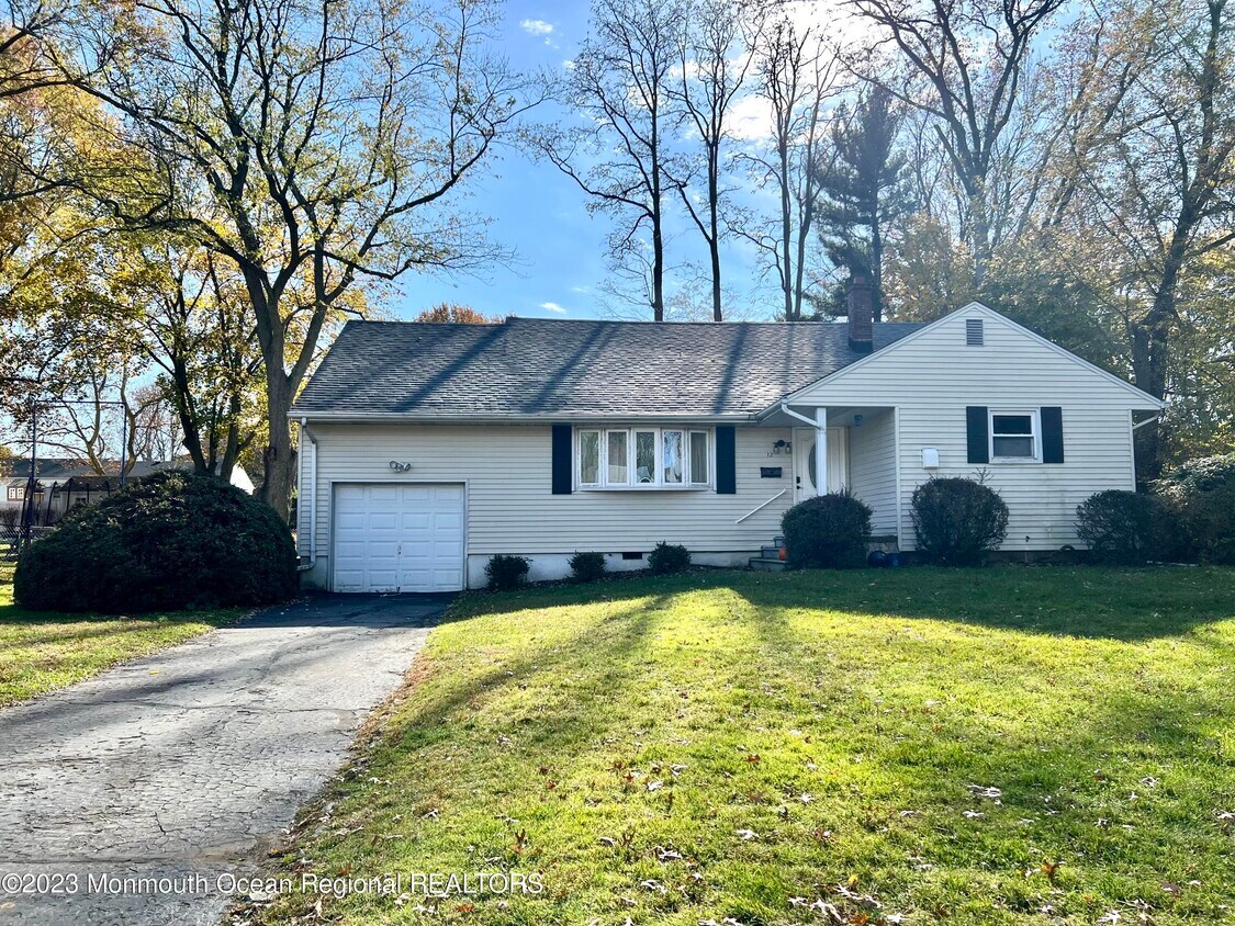 Primary Photo - 12 Mayfair Rd