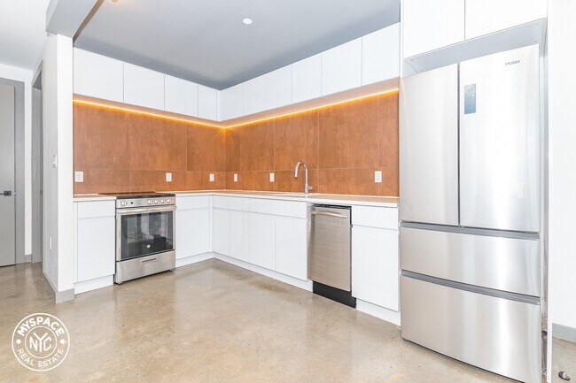 Foto del edificio - 410 Tompkins Ave