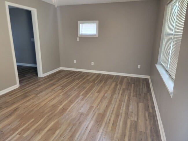 Building Photo - 103 Hadley Dr