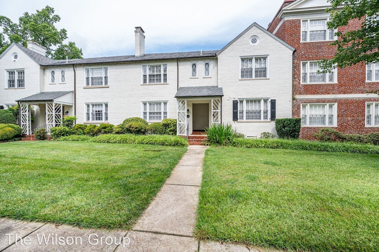 Foto principal - 2 br, 2.5 bath House - 18 W. Locke Lane