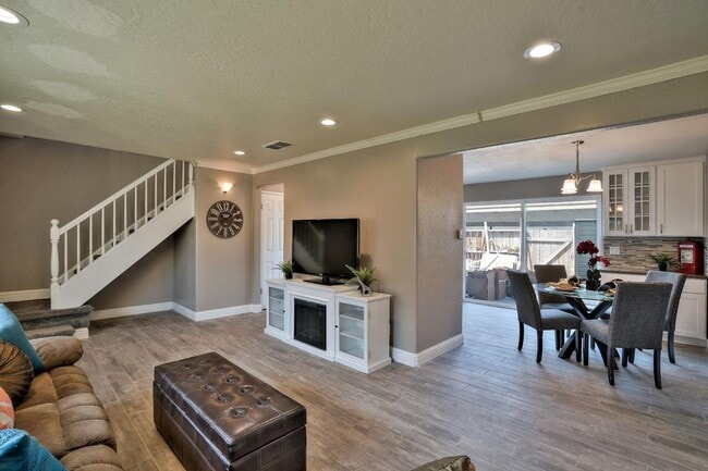 Building Photo - 34626 Greenstone Common