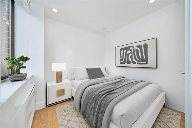 Building Photo - 344 E 63rd St