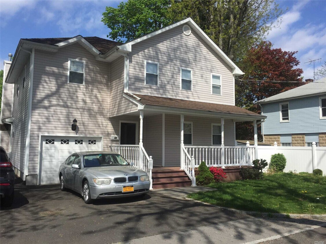 18 Leonard St, Glen Cove, NY 11542 House for Rent in Glen Cove, NY