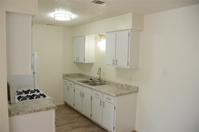 Foto del edificio - 448 N Joekel Ave
