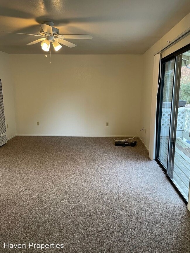 Building Photo - 2 br, 1 bath House - 5550 Traffic Way #15
