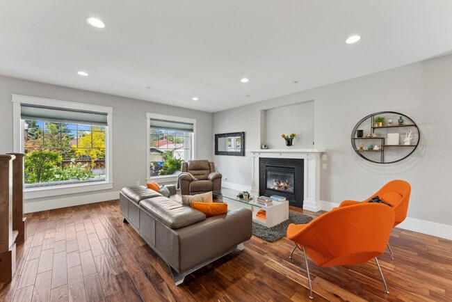 main floor living room - 1044 E Wood Ave