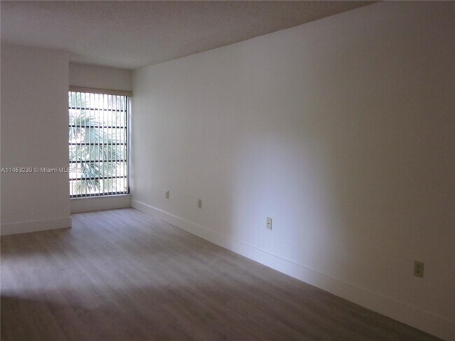 Foto del edificio - 8800 SW 123rd Ct