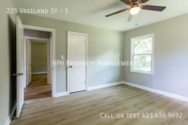Foto del edificio - 225 Vreeland St