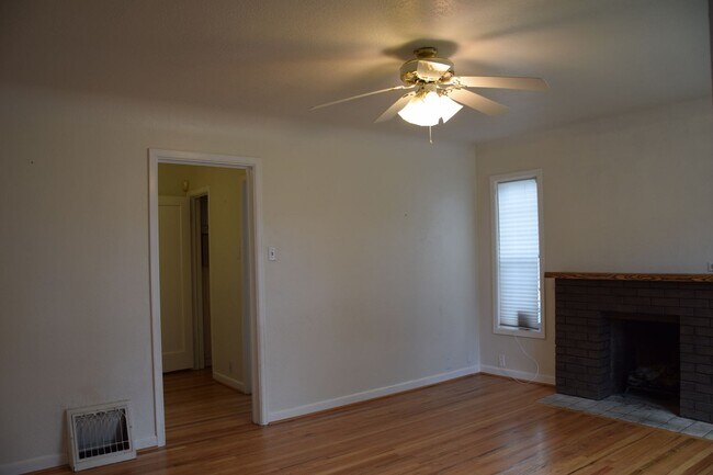 Building Photo - CUTE HOME IN SUGAR HOUSE / 2 CAR GARAGE / QUIET STREET