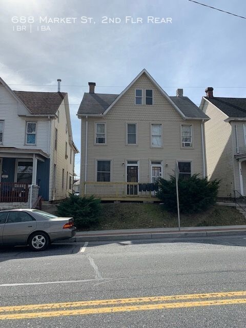 Primary Photo - 2nd Flr 1BR Rear Apt W/ Garage/Storage