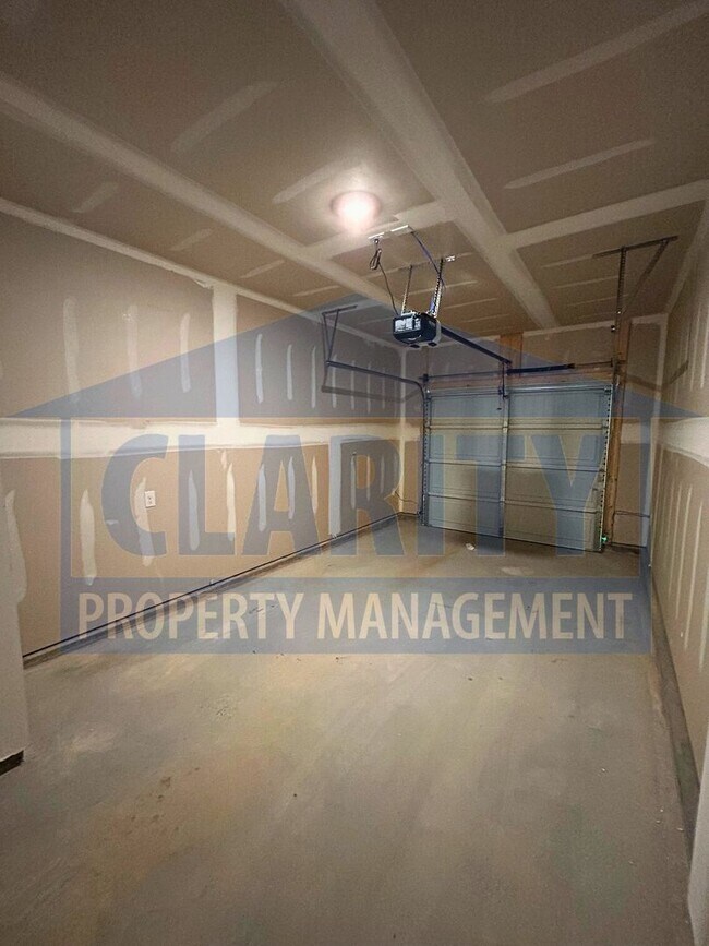 Foto del edificio - Newly built three bedroom townhome!