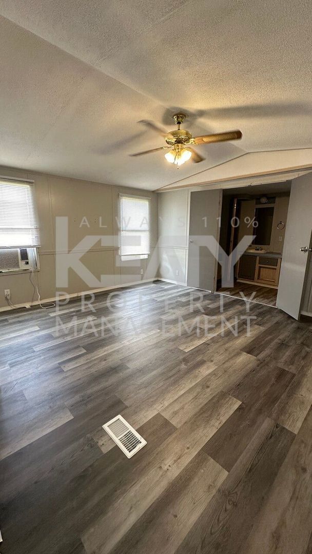 Foto del edificio - 3 bedroom Mobile Home Now Available!