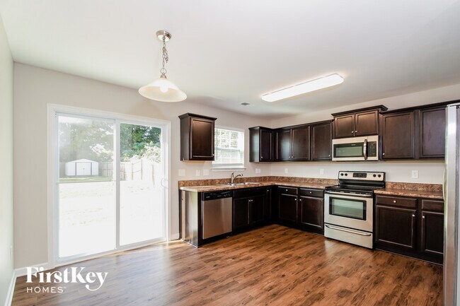 Foto del edificio - 110 Birch Creek Rd