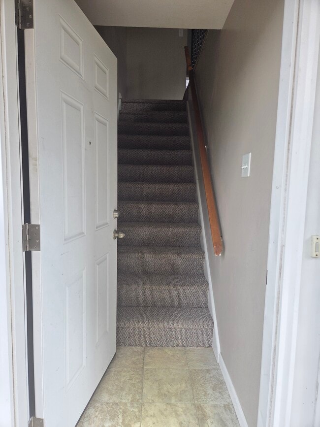 Building Photo - 5526 Humbert Rd