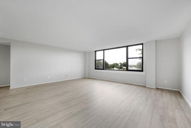 Foto del edificio - 4600 Duke St