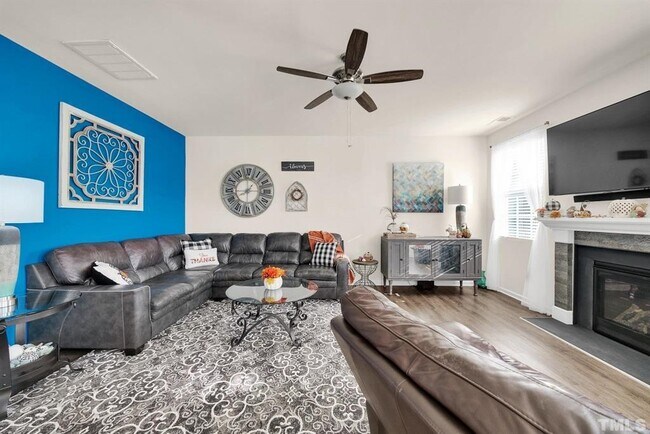 Building Photo - 2004 Birdhouse Ln