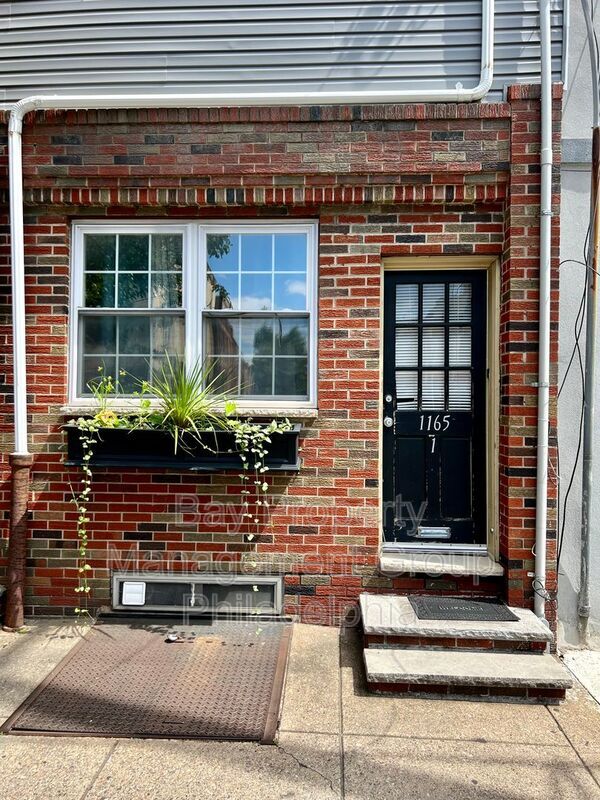 Building Photo - 1165 S 10th St