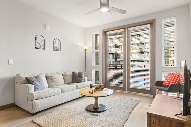 Foto del edificio - 400 N 2nd Ave