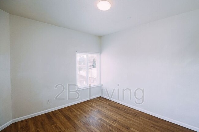 Building Photo - 2805 E 16th St
