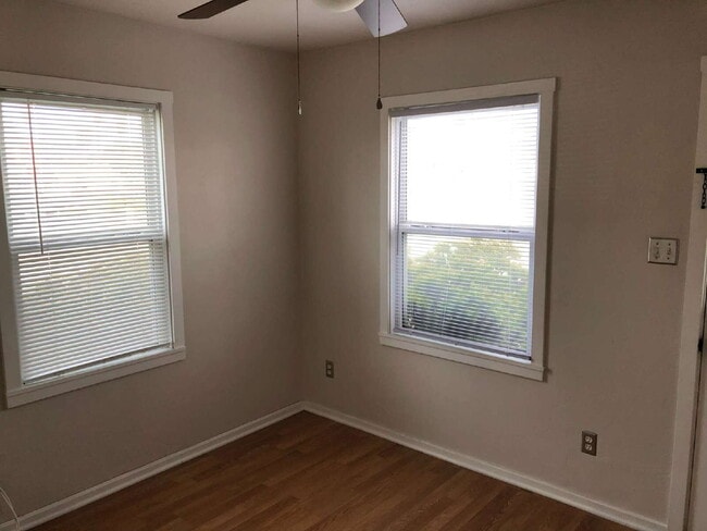 Building Photo - $2,095 / 1br - 400 sqft - 1 Bed 1 Bath Cot...