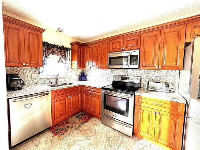 Building Photo - 3951 Via Poinciana