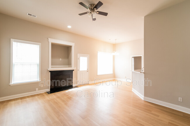Building Photo - 148 Paddock Way