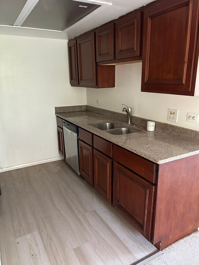 Foto del edificio - 1373 Whispering Springs Cir