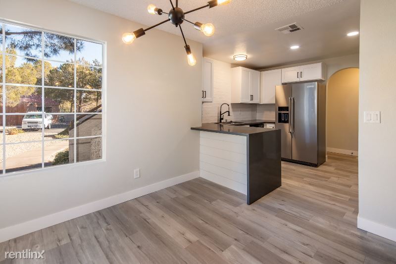 Foto principal - 3 br, 2 bath Condo - 2200 N Fort Apache Rd