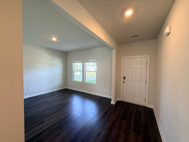 Building Photo - 124 Lavinia Cir