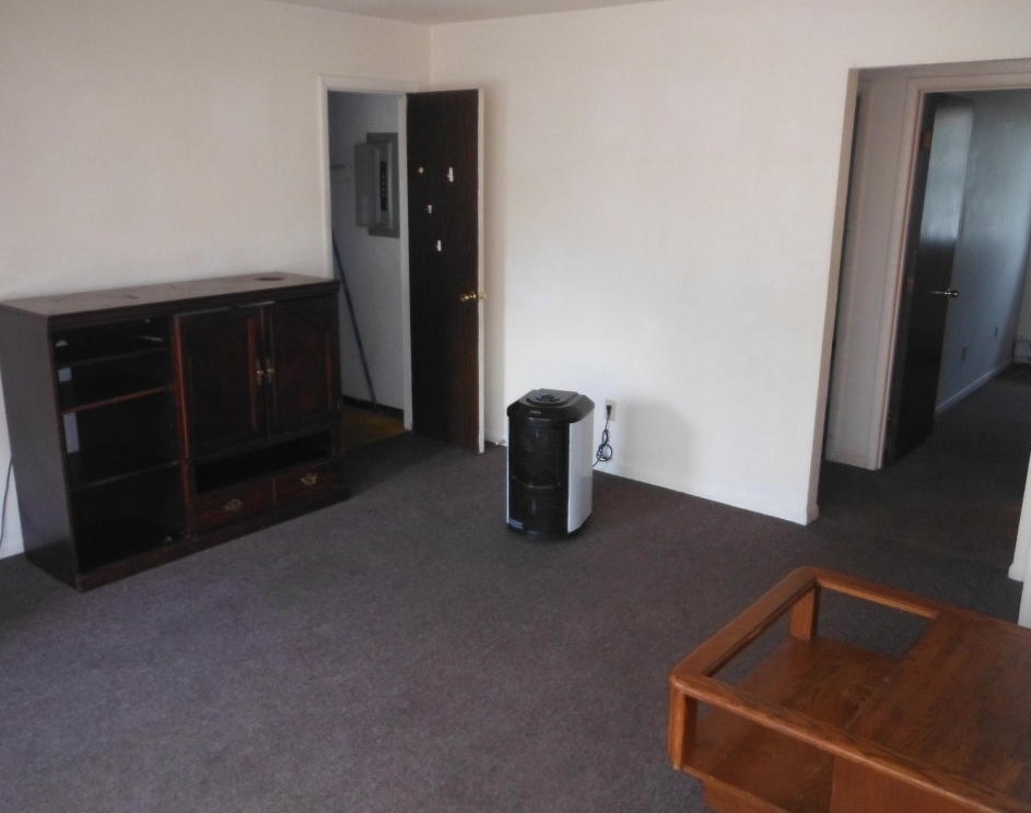 Interior Photo - 152 E Vienna St