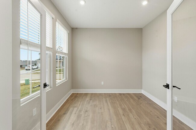 Foto del edificio - 521 Coolmore Ct