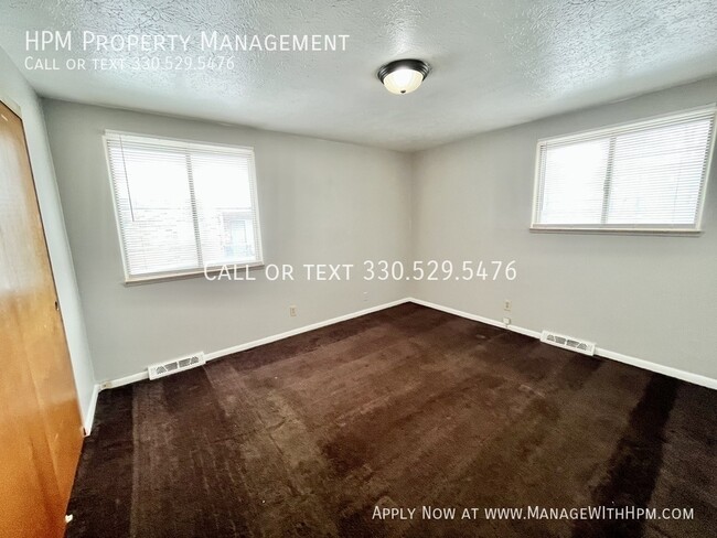 Building Photo - Coming Soon - Remodeled two-bedroom apartm...