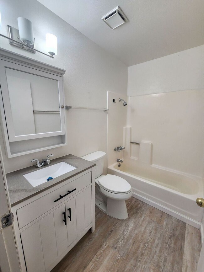 Foto del edificio - Alamo Apartments 6341