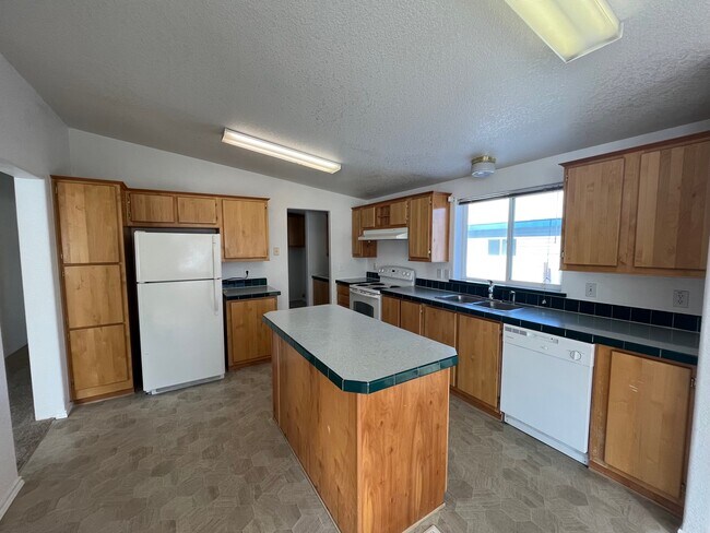 Building Photo - 1404 River Run Ln