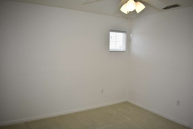 Building Photo - 610 Dante Cir
